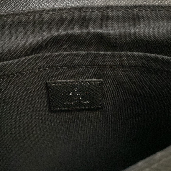 Louis Vuitton men’s bag - Picture 2 of 3